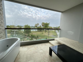 Cozy 2 Bedroom Apartment in Laguna, Lake View, walking distance to the Beach 15min